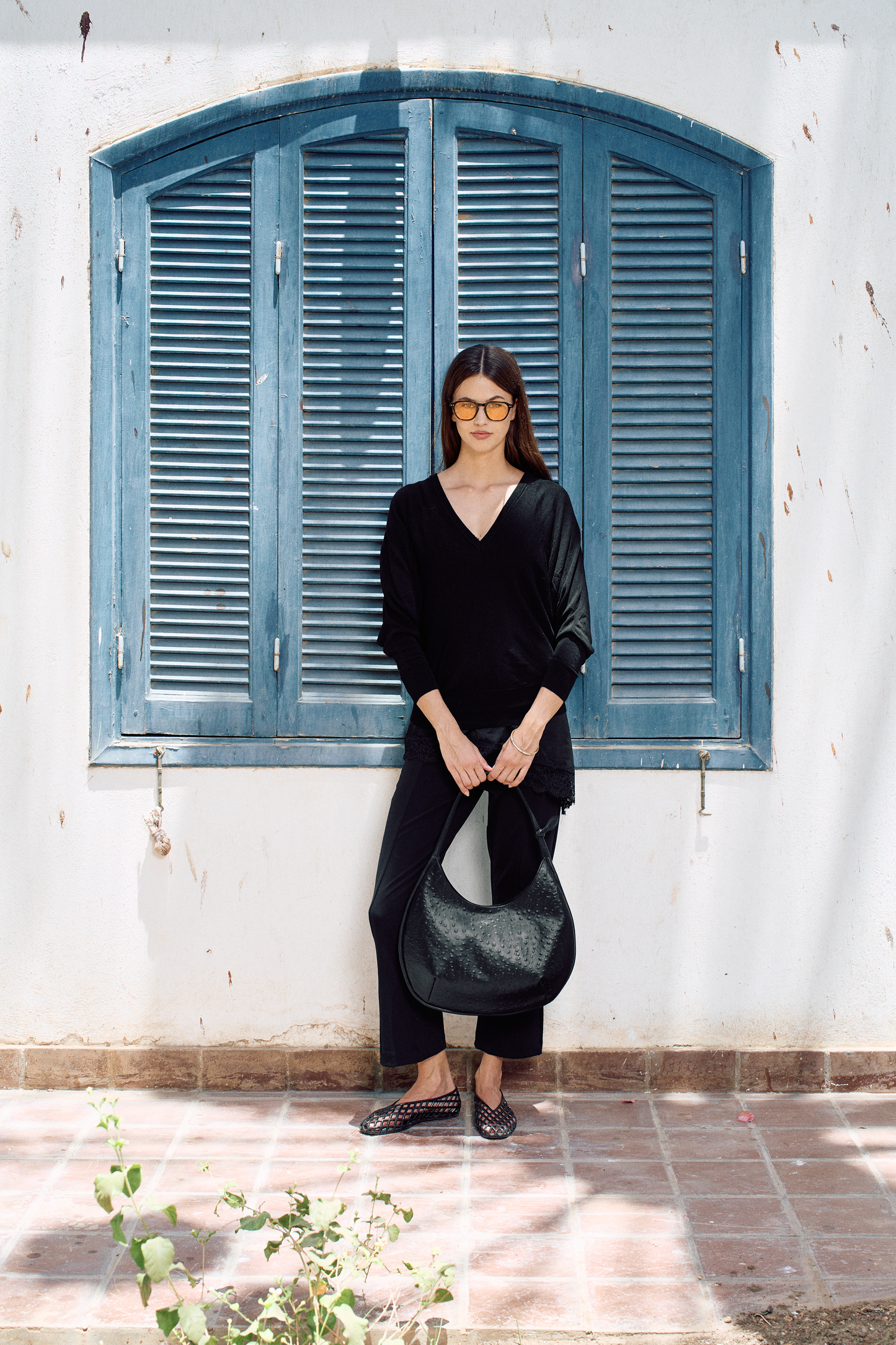 REEF HOBO BAG IN BLACK OSTRICH